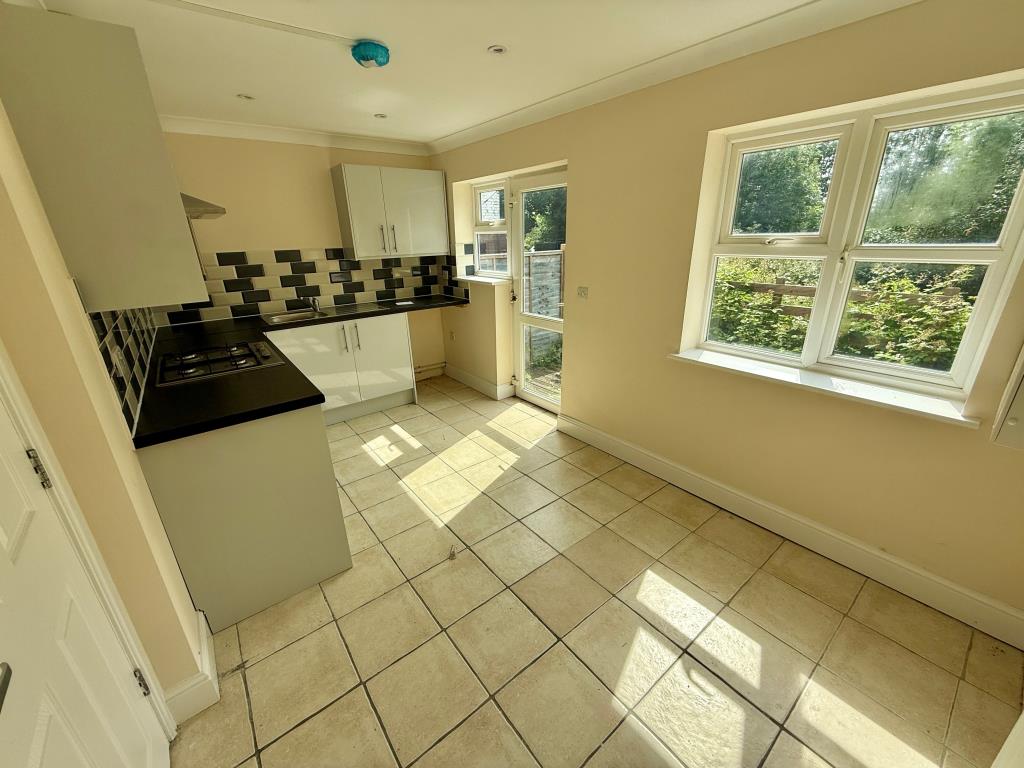 Lot: 157 - TERRACE OF VACANT TOWN HOUSES - 6 Prospect Avenue kitchen